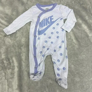 Nike - long sleeve footed convertible sleeper/jumpsuit/romper. Size 3 mo…